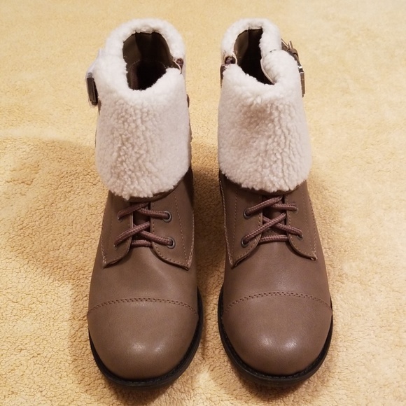 SO Taupe Broadcast Side Zip Booties in Size 6.5M - Picture 2 of 8